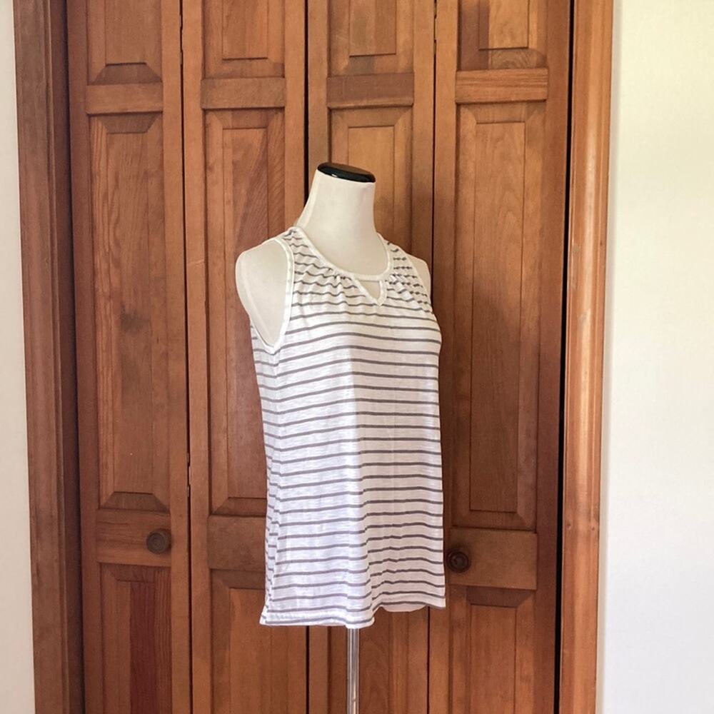 Just Be White & Grey Pullover Sleeveless T-shirt, Size S